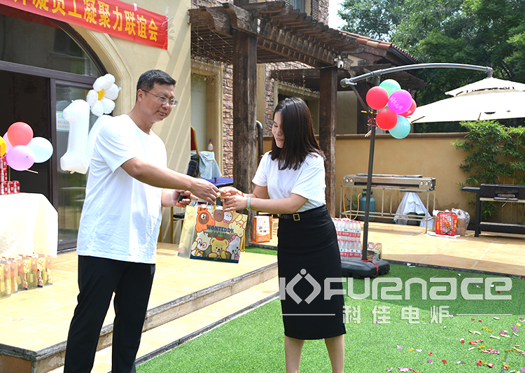 頒發(fā)獎(jiǎng)品